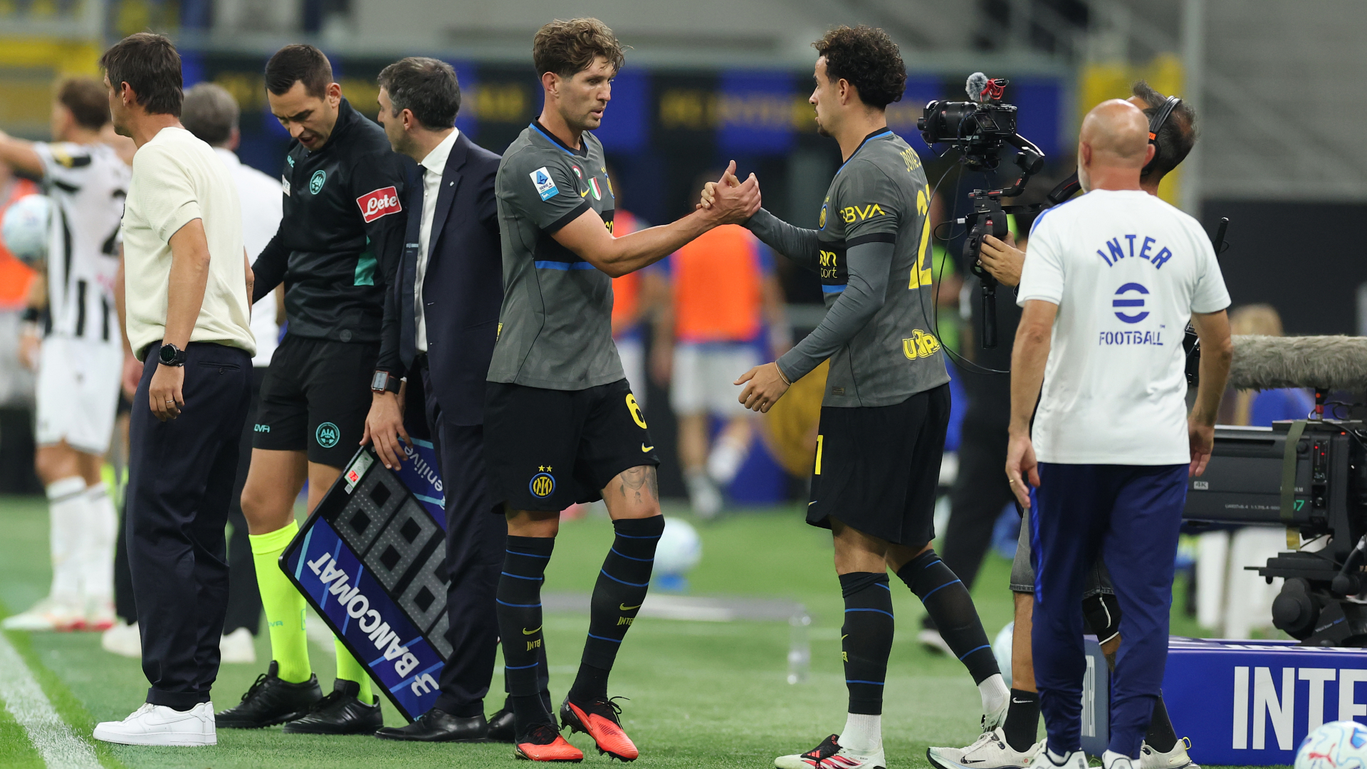 Stones injures thigh for Inter