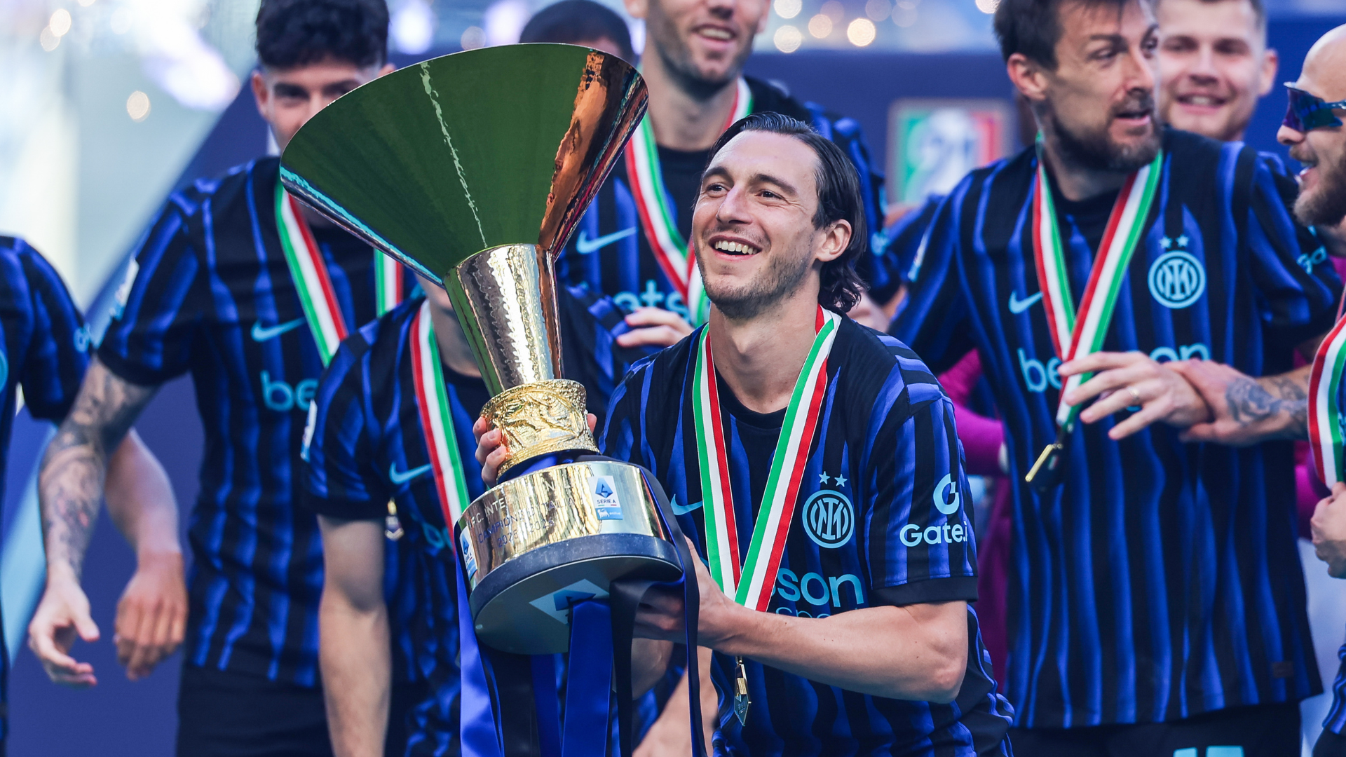 Darmian completes Bologna move